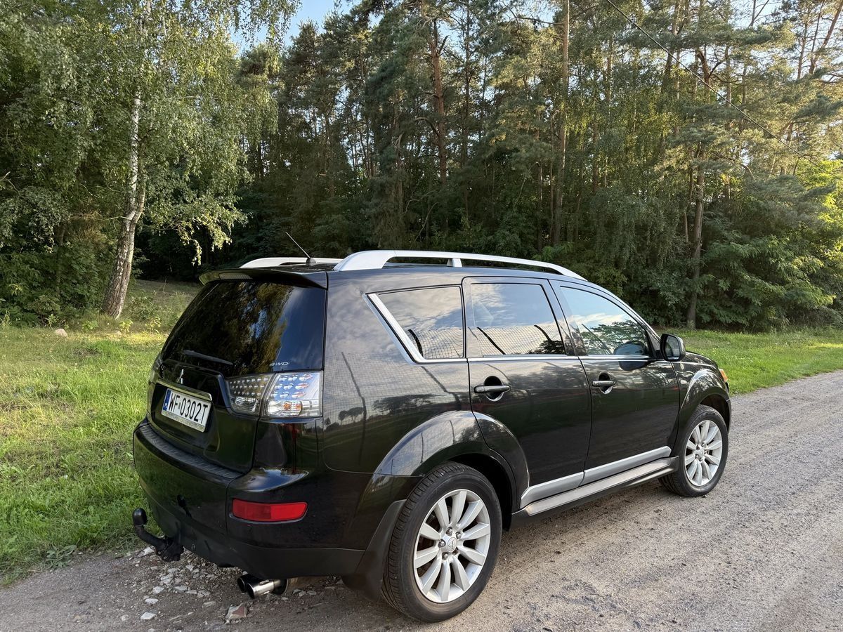 Mitsubishi Outlander 4x4 2009 р. 2.0D 140 к.с. / 7-місний / Фаркоп / Багата комплектація. Тільки для діючих військових ЗСУ