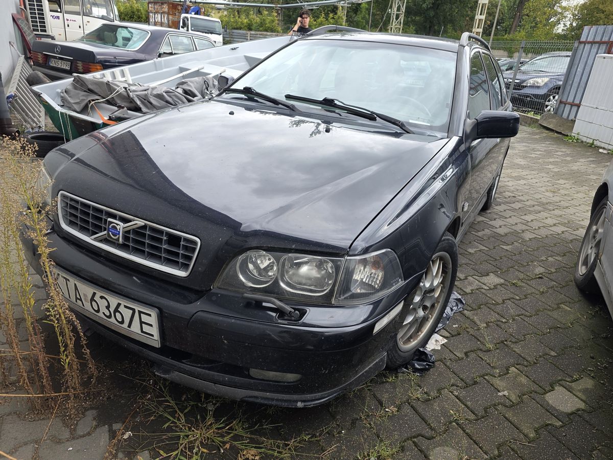 Volvo v40 2.0 дизель 2003рік\ Тільки для діючих військових ЗСУ!