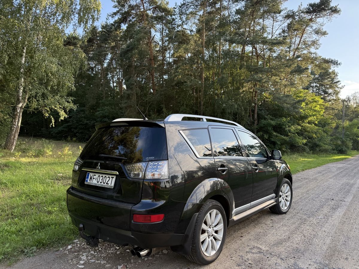 Mitsubishi Outlander 4x4 2009 р. 2.0D 140 к.с. / 7-місний / Фаркоп / Багата комплектація. Тільки для діючих військових ЗСУ